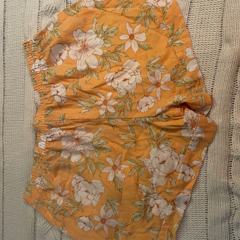 Comfy shorts. Brand: Blue sol, size: 1x, Color: orange with flowers
